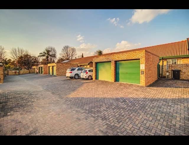 3 BEDROOM APARTMENT FOR SALE IN GLEN MARAIS